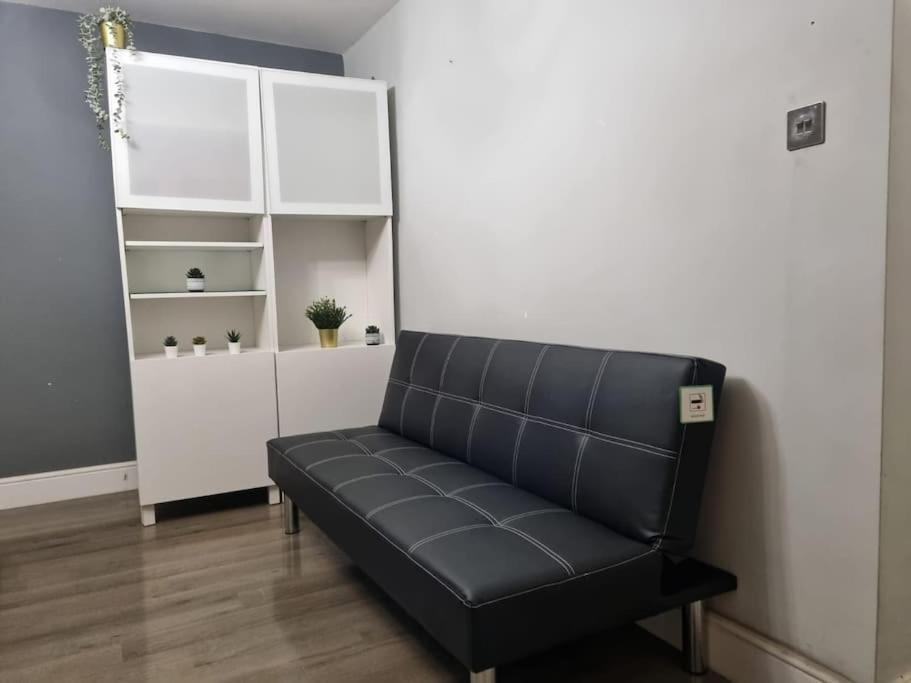 Beautiful 4 Bed Immaculate Condition Refurbished Property Ромфорд Екстериор снимка