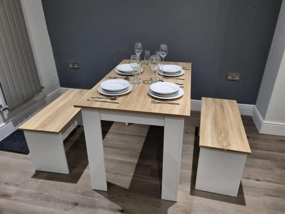 Beautiful 4 Bed Immaculate Condition Refurbished Property Ромфорд Екстериор снимка